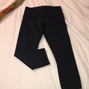 Black Lululemon Cropped leggings